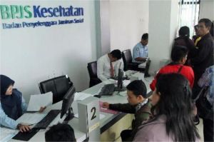 antrian panjang BPJS di rumah sakit rujukan