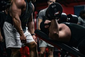 Cara Menghindari Cedera di Gym