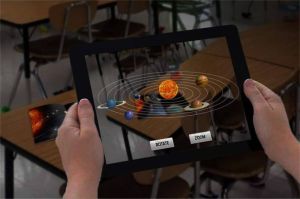 siswa menggunakan augmented reality di kelas dengan tablet