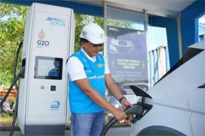 stasiun pengisian cepat mobil listrik di lokasi strategis kota modern
