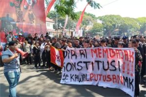 gedung DPR RI dengan kritik publik soal representasi dan kinerja wakil rakyat