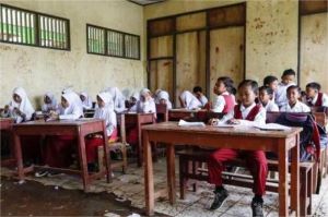 kondisi sekolah rusak di daerah terpencil Indonesia