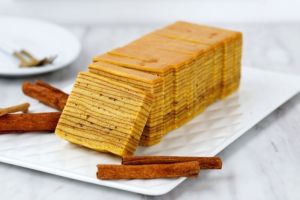 Bagaimana cara membuat kue lapis legit tradisional?