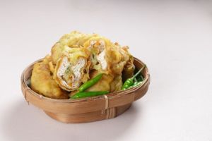 Bagaimana membuat tahu isi sayur yang enak?