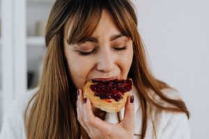 Bagaimana menghindari emotional eating saat stres?