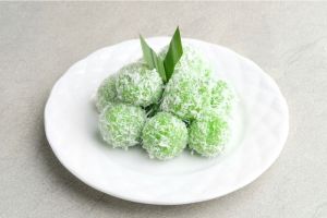 Bagaimana cara membuat klepon isi gula merah?