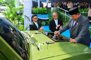 Presiden Prabowo Luncurkan Kendaraan Taktis Listrik 'Pandu' Karya Anak Bangsa di Indo Defence 2025