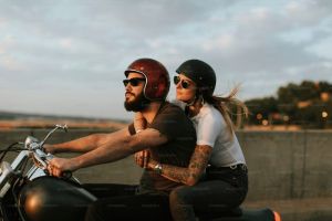 7 Hal yang Bisa Bikin Pasangan Kesal Saat Boncengan Naik Motor