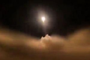 Momen Iran Tembakkan Rudal ke Pangkalan Militer AS di Qatar