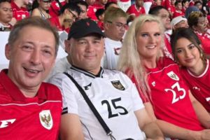 Makin Lengket Jennifer Dukung Timnas Bareng Orangtua Justin Hubner