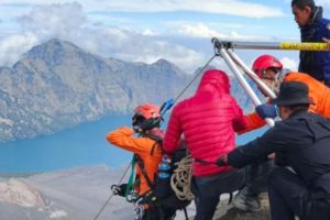 Proses Evakuasi WN Brasil yang Jatuh di Jurang Gunung Rinjani Terkendala Cuaca