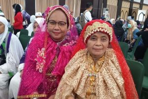 393 Jamaah Haji Asal Goa Tiba di Tanah Air dengan Berpenampilan Glamor
