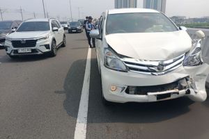 Kecelakaan Beruntun Terjadi di Tol Layang MBZ Arah Cikampek