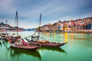 Ramai-Ramai Warga AS Ingin Kabur: Portugal Jadi Tujuan Favorit, Apa yang Sebenarnya Terjadi?