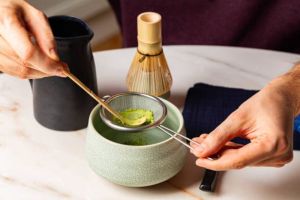 Matcha vs Teh Hijau: Minuman Sehat Favorit Anak Muda, Mana yang Lebih Baik untuk Tubuh?