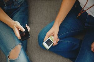Gen Z Bosan dengan Smartphone? Inilah Alasan Mereka Beralih ke Ponsel Jadul dan Dampaknya bagi Industri Gadget