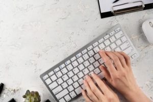 Kenapa Huruf Keyboard Disusun QWERTY dan Bukan ABCDE?
