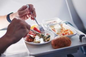 Kenapa Makanan di Pesawat Rasanya Lebih Hambar? Ini Jawaban Sainsnya