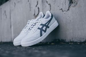 Sepatu Putih