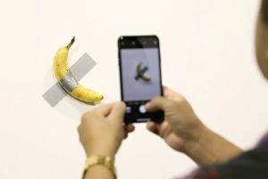 Penampakan Pisang Seharga Lebih dari Rp 101 Miliar yang Viral Lantaran Dimakan Pengunjung Museum