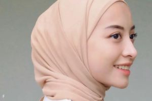 7 Warna Kerudung yang Bikin Muka Cerah, Mana Favoritmu?