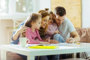 Untuk Ayah, Bunda Dirumah Coba Ajarkan Anak untuk Bahagia, Bukan untuk Kaya Ini Penjelasannya