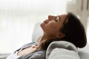 Mengapa Tidur Siang Singkat Bisa Menyegarkan Tubuh?