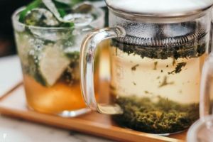 Mengapa Daun Teh Bisa Mengapung di Air