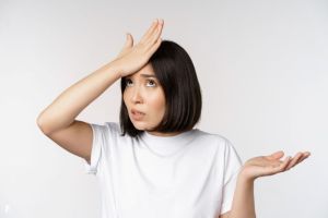 Mengapa Kita Sering Lupa Meletakkan Barang di Tangan Sendiri?