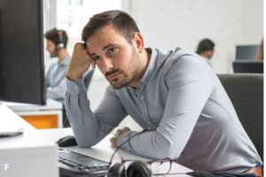 Setelah ‘Quiet Quitting’, Kini Muncul Fenomena Baru di Kantor: “Quiet Cracking”