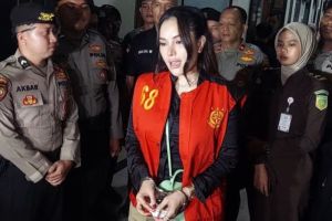 Nikita Mirzani Terpukul Emosi di Persidangan, Ibu Lolly Geram Data Rekeningnya Diungkap Tanpa Persetujuan, Kini Siap Gugat Bank Swasta Indonesia!