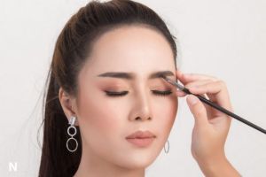 Bahaya Riasan Mata Tersembunyi: Kenali Masalah Kesehatan yang Mungkin Muncul