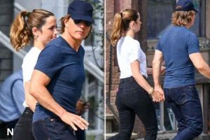 Tom Cruise dan Ana de Armas Makin Dekat, Gandengan Tangan di Tempat Umum