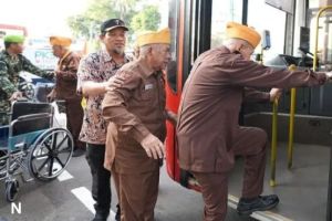 500 Veteran Kemerdekaan Jakarta Diajak Keliling Kota dengan Bus Transjakarta