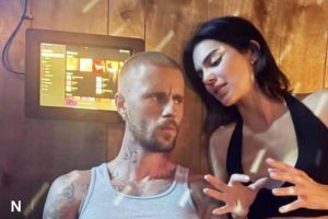 Hailey Bieber Bercanda Soal Foto Justin dengan Kendall Jenner: “Kendall Selalu Bercerita dengan Tangannya”