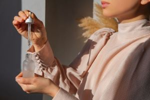 Urutan Pemakaian Skincare, Wajib Serum Dulu atau Moisturizer?