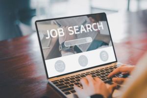 mengenal_job_hugging_fenomena_pekerja_bertahan_di_tengah_ketidakpastian