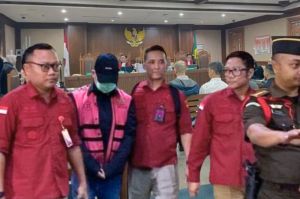 kasus_kriminal_korupsi_gula_impor_ilegal_rugikan_negara_rp578_miliar_tuntutan_hukum_menanti