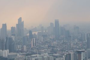 Dari Mana Asal-muasal Mikroplastik di Air Hujan Jakarta?