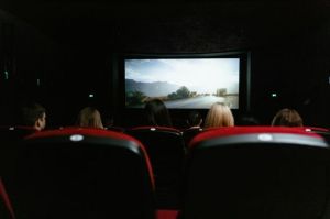 Layarku dan Keluarga: Film Terbaru & Rekomendasi Hangat untuk Sambil Ngumpul Bareng