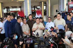 Presiden Prabowo Subianto usai meresmikan Stasiun Tanah Abang Baru