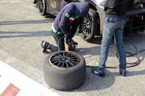 Tips Mengganti Ban Mobil