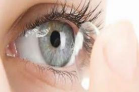 CDC: Kebiasaan Buruk Seorang Remaja Memakai Kontak Lensa