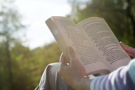 3 Cara Membuat Membaca Lebih Menyenangkan