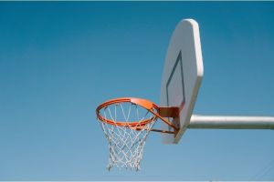Waktu Istirahat Antara Dua Kuarter dalam Pertandingan Basket Berapa Lama Seharusnya?
