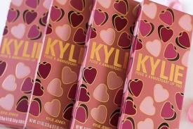 Kylie Jenner Luncurkan 3 Koleksi Lipstik untuk Hadiah Valentine