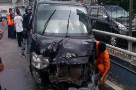 Nahas, Kehilangan Kendali, Corolla menabrak Grand Max di Tol Cipali, Lima Orang Meninggal Dunia
