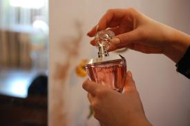 Ingin Wangi Parfummu Tahan Lama? Ini Caranya