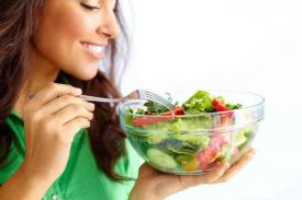 Amankah Hanya Konsumsi Salad Ketika Diet?