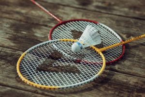 Konsekuensi Jika Shuttlecock Menyentuh Garis Lapangan dalam Badminton